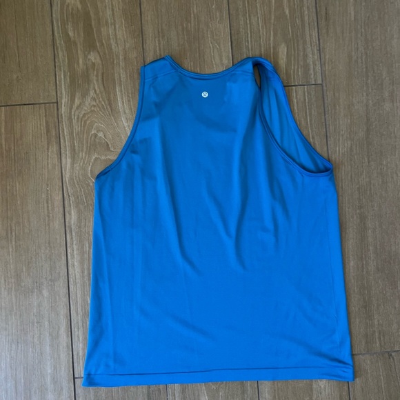 Lululemon Metal vent tank XL - Picture 2 of 4